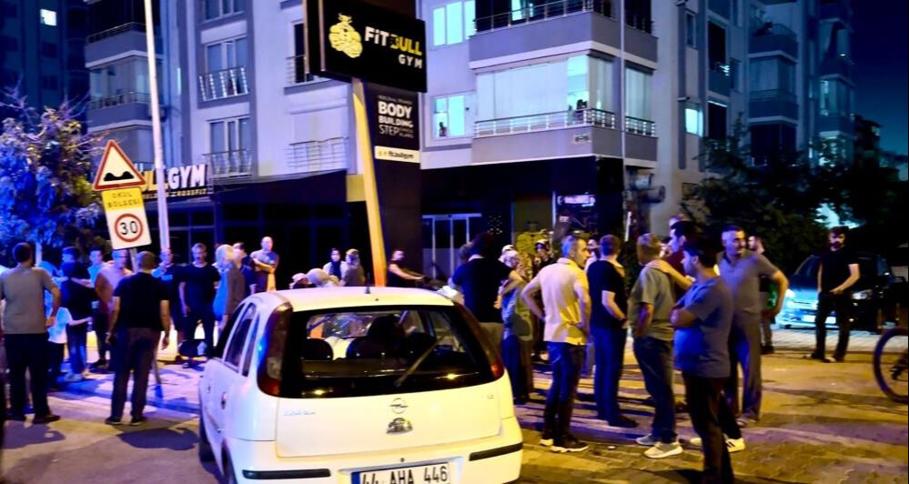 Malatya'da kaza! İki otomobil çarpıştı, 8 kişi yaralandı - 1. Resim