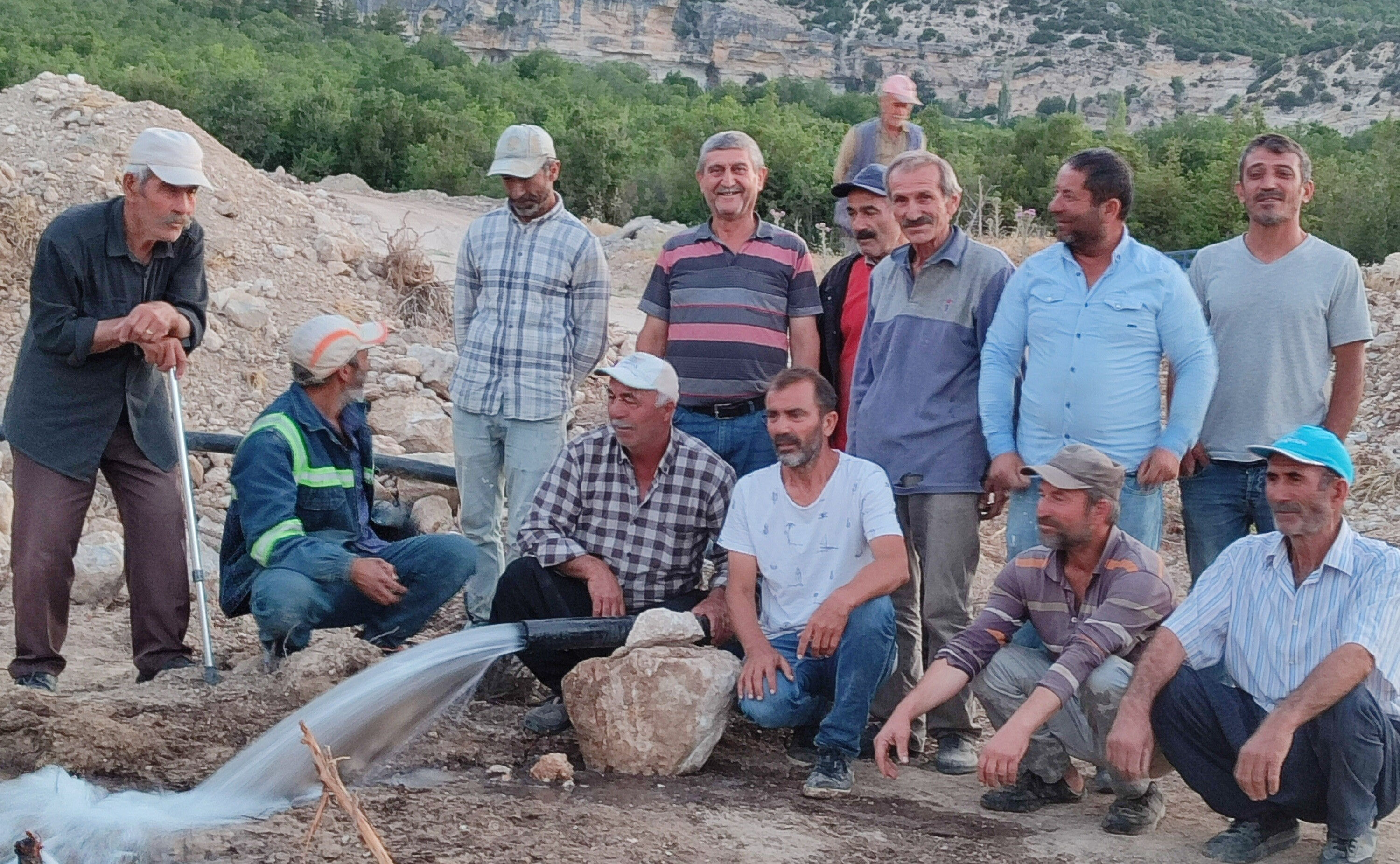 Memleketine yerleşti, hemşehrilerinin yıllardır &ccedil;ektiği &ccedil;ileye son verdi! Herkes ondan duacı - 2. Resim
