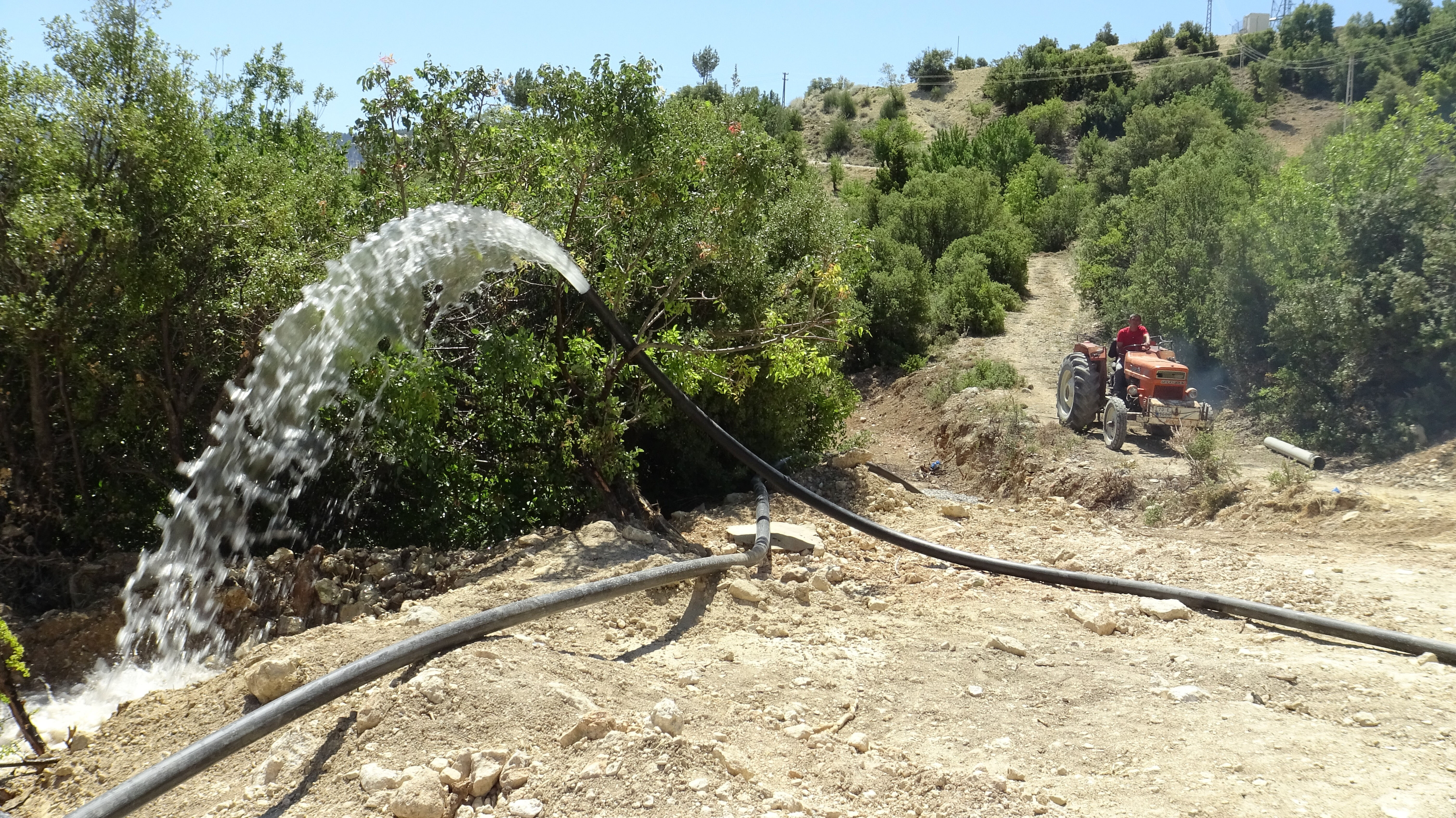 Memleketine yerleşti, hemşehrilerinin yıllardır &ccedil;ektiği &ccedil;ileye son verdi! Herkes ondan duacı - 3. Resim