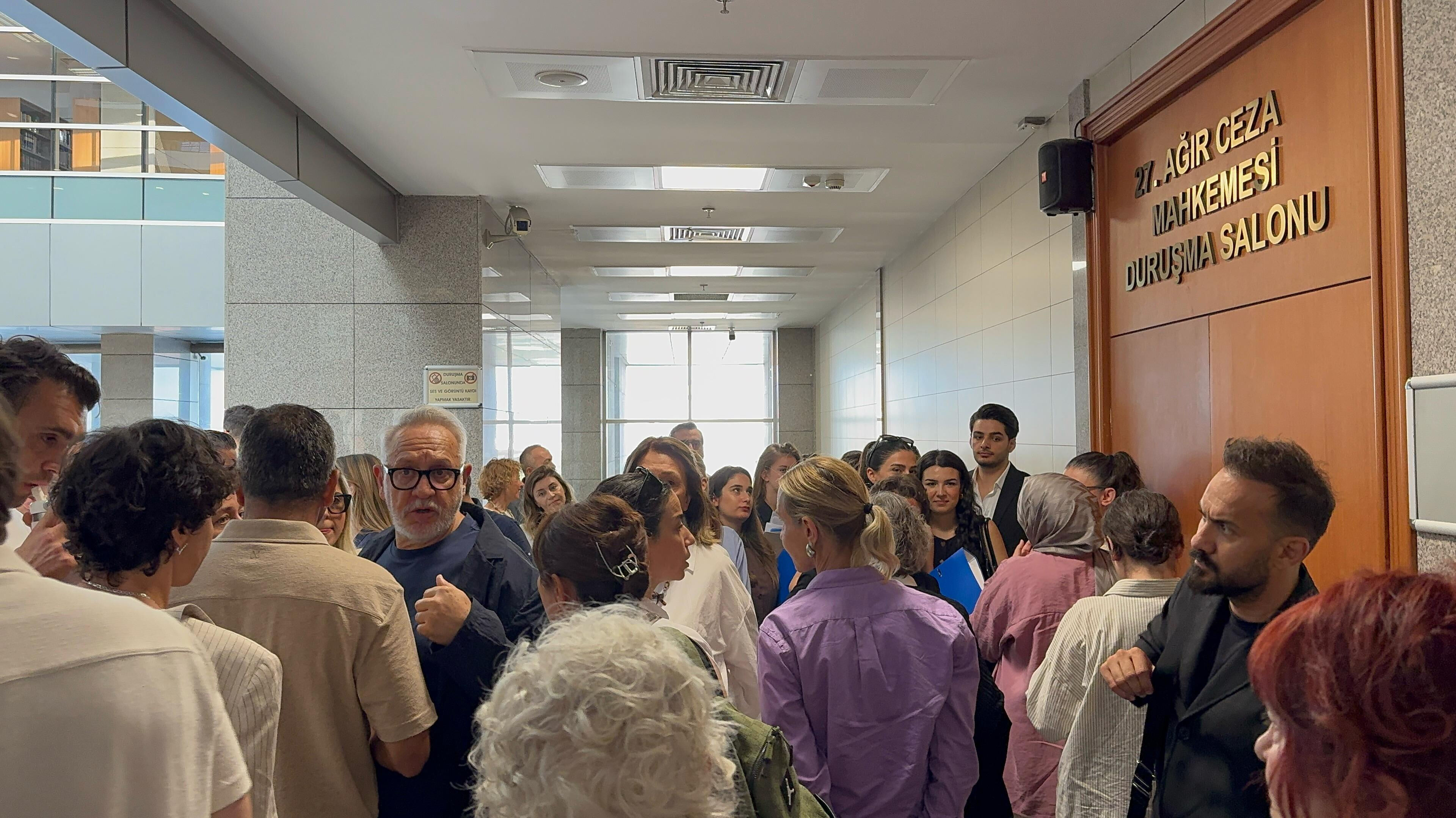 Menajer Ayşe Barım gözyaşları içinde savunma yaptı: Her tarafım mosmor - 3. Resim