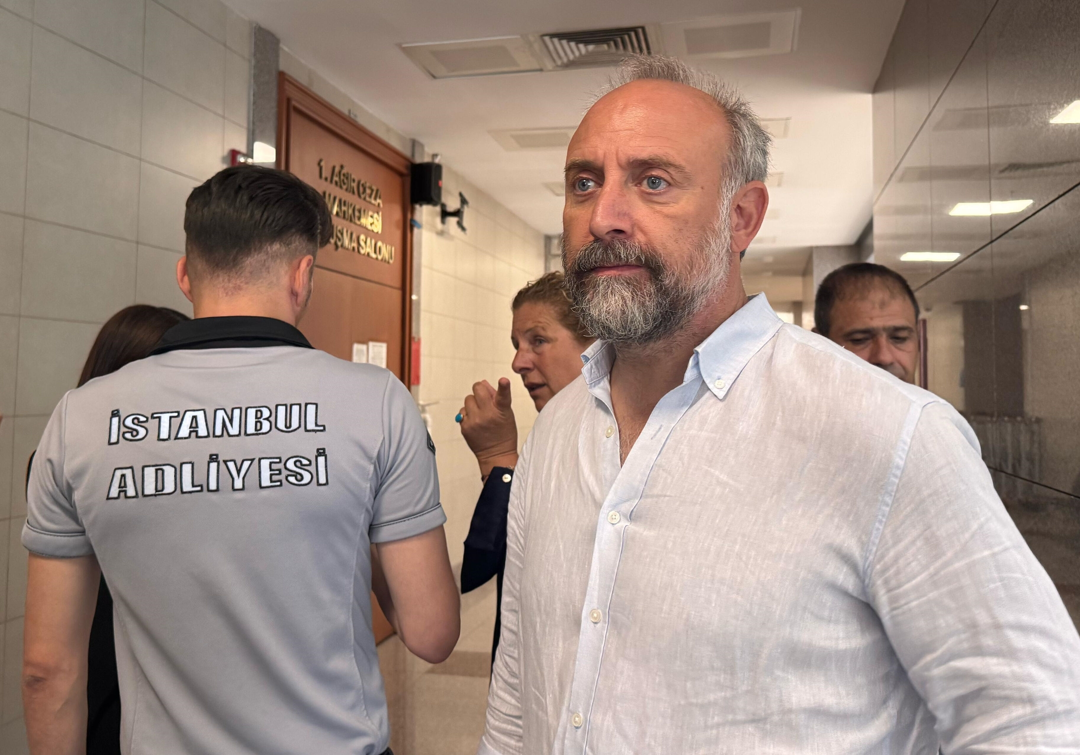 Menajer Ayşe Barım gözyaşları içinde savunma yaptı: Her tarafım mosmor - 2. Resim