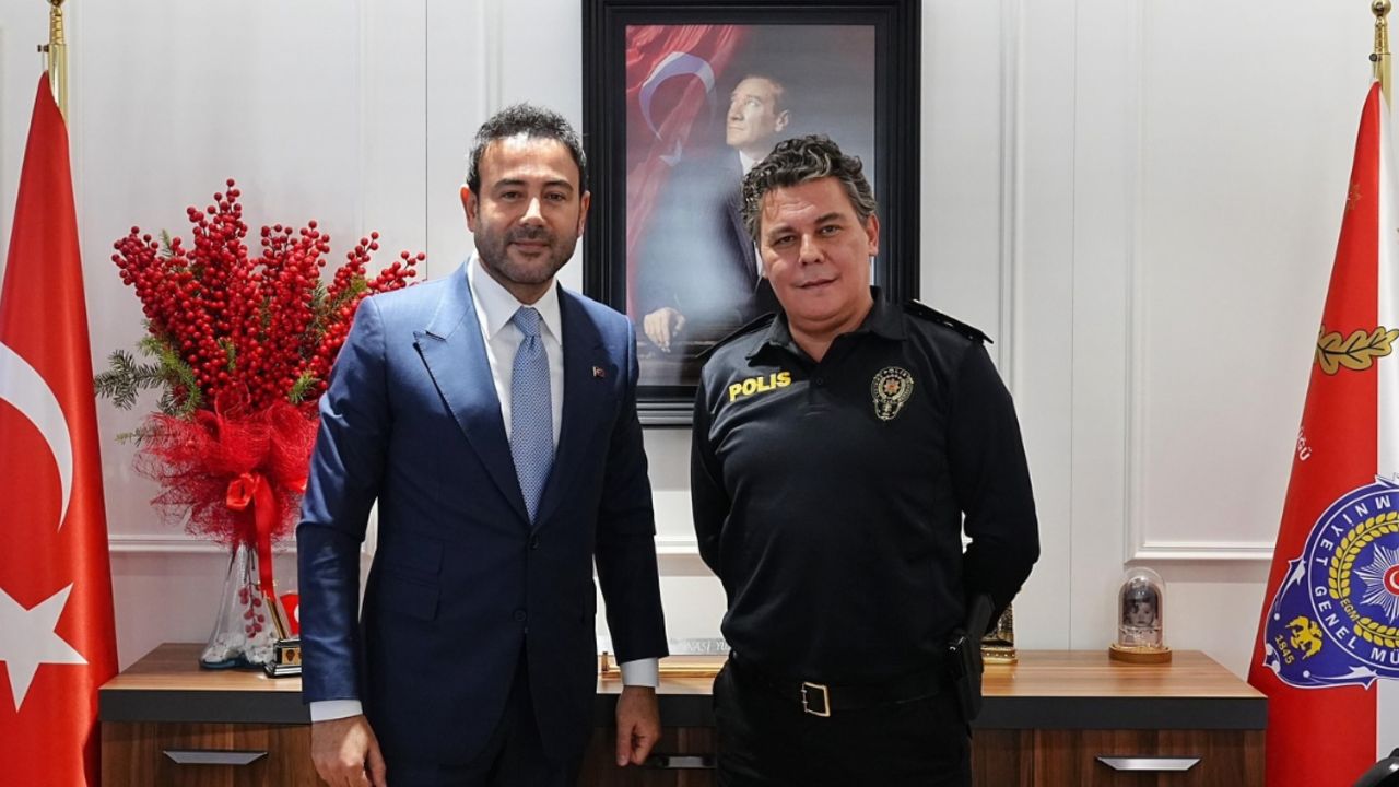 Şinasi Yüzbaşıoğlu kimdir, nereli ve kaç yaşında? Müge Anlı’nın eşi Sarıyer Emniyet Müdürü oldu Şinasi Yüzbaşıoğlu kimdir, nereli ve kaç yaşında? Müge Anlı’nın eşi Sarıyer Emniyet Müdürü oldu