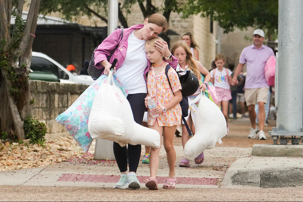 Teksas'taki sel felaketinde kahreden detay! Kız &ccedil;ocukları uyurken oldu... - 8. Resim