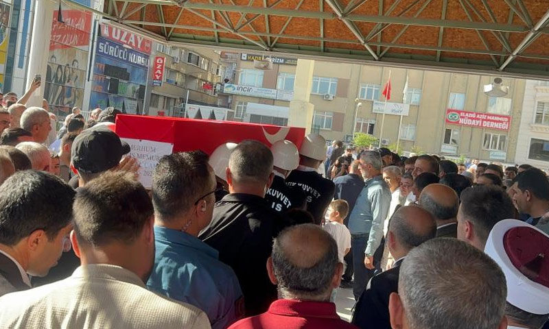 Trafik kazasında ölen polis memuru Bilal Çam defnedildi - 3. Resim