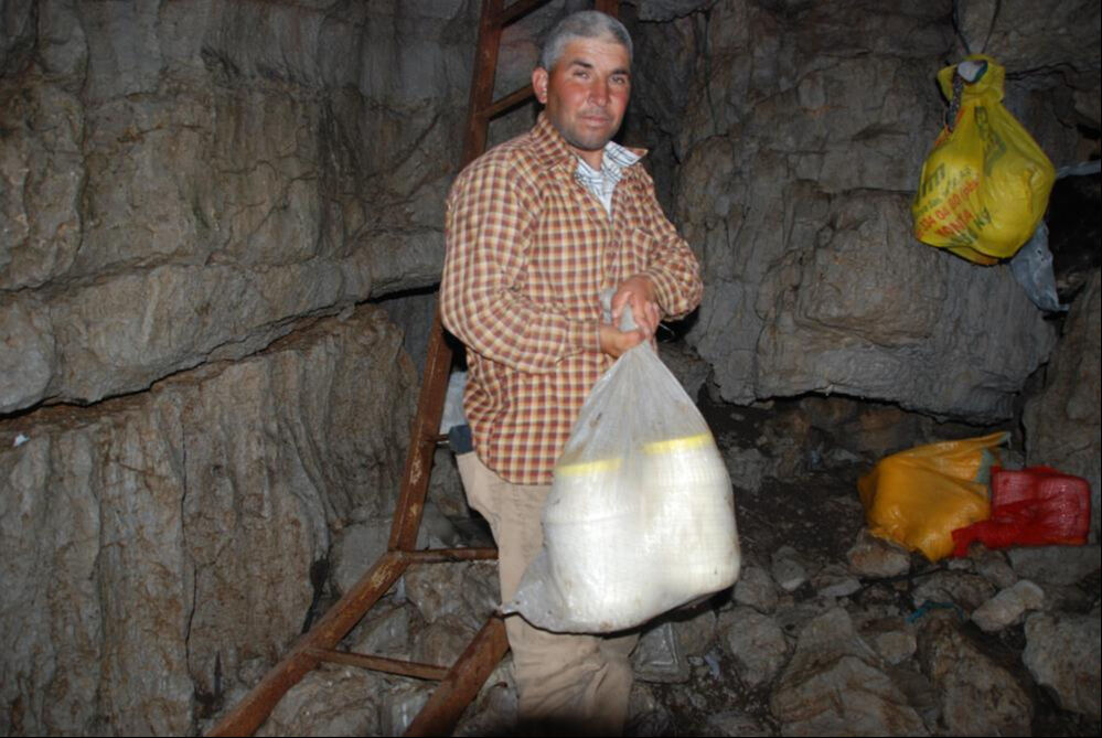 Yazın bile kar var, derinliği 40 metre! Yaz aylarında oraya koşuyorlar - 3. Resim