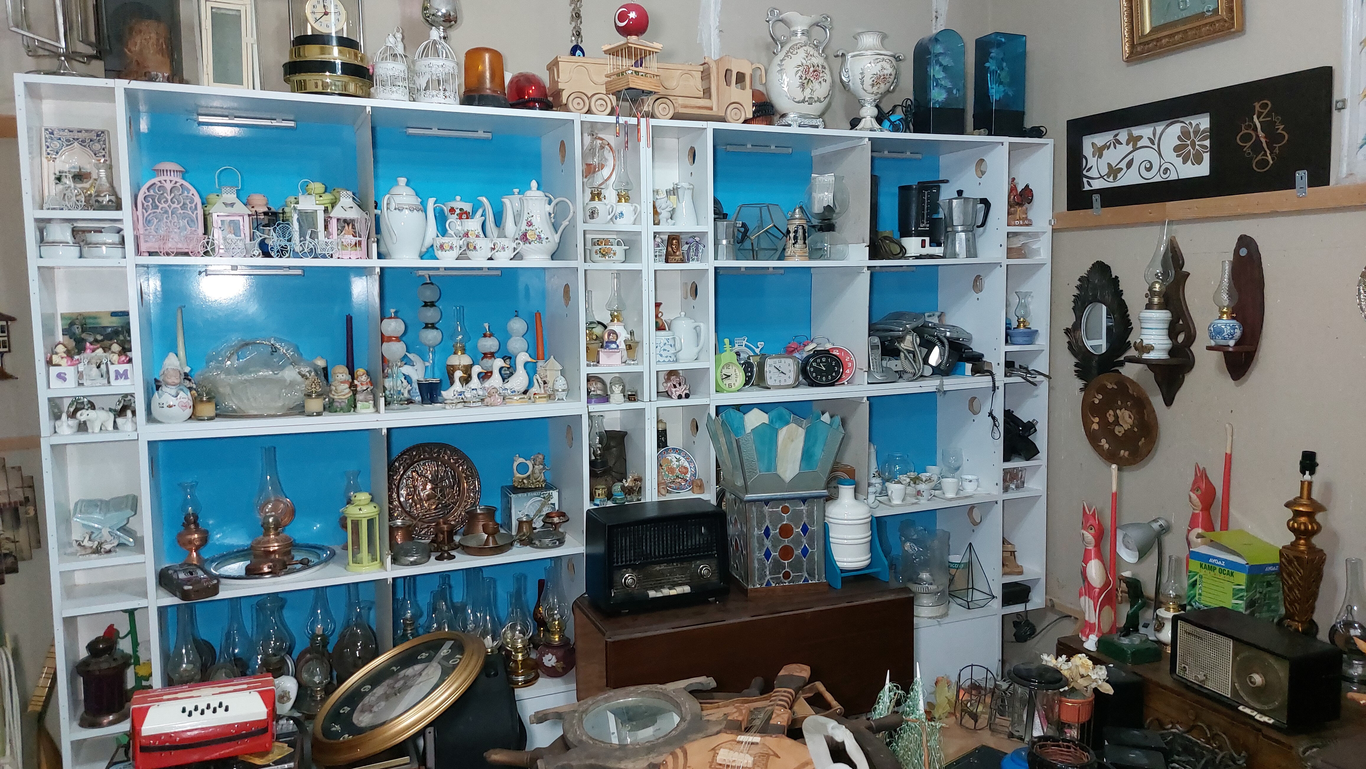 4 odalı dükkanda iğne atsan yere düşmez! 300 bin ürünlük koleksiyon için 