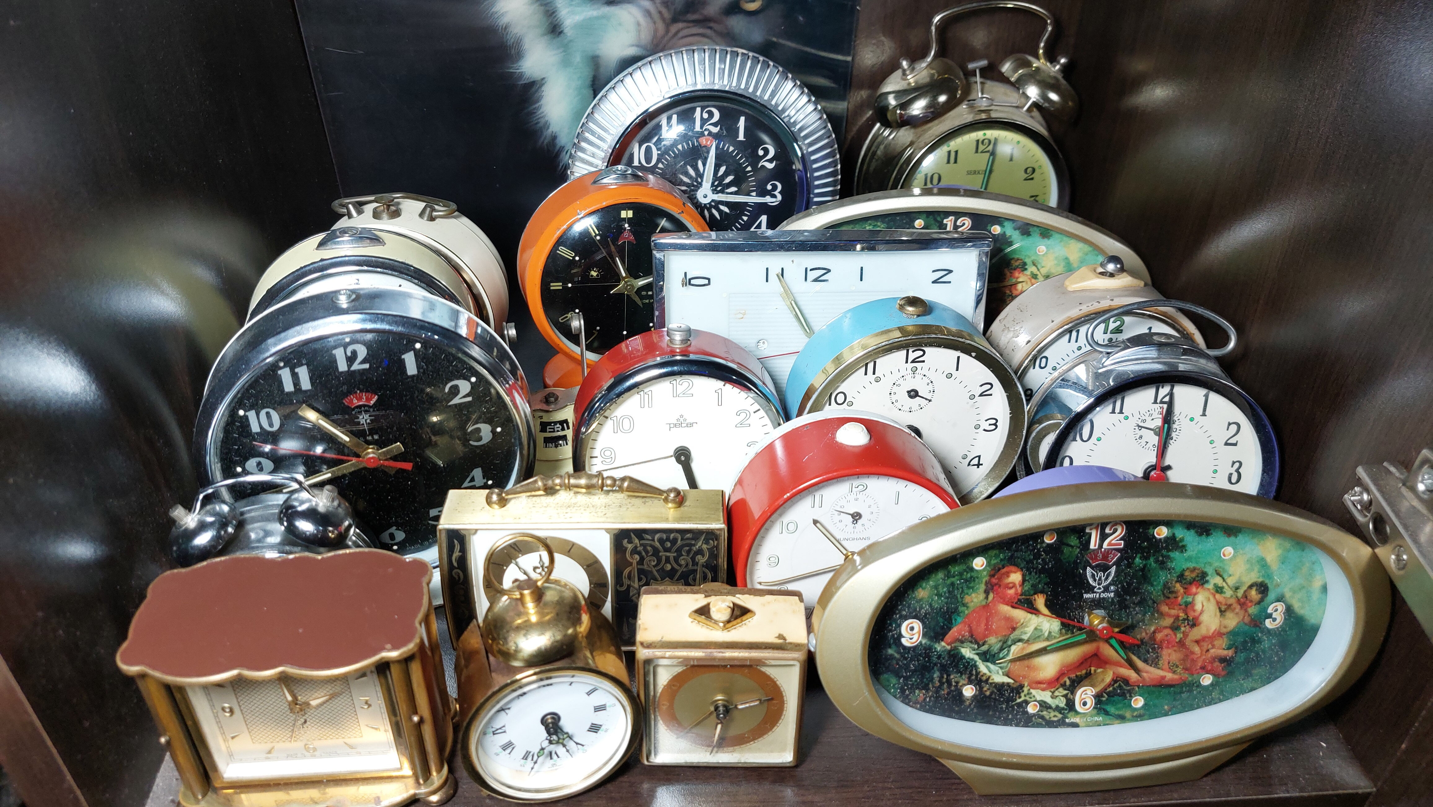 4 odalı dükkanda iğne atsan yere düşmez! 300 bin ürünlük koleksiyon için 