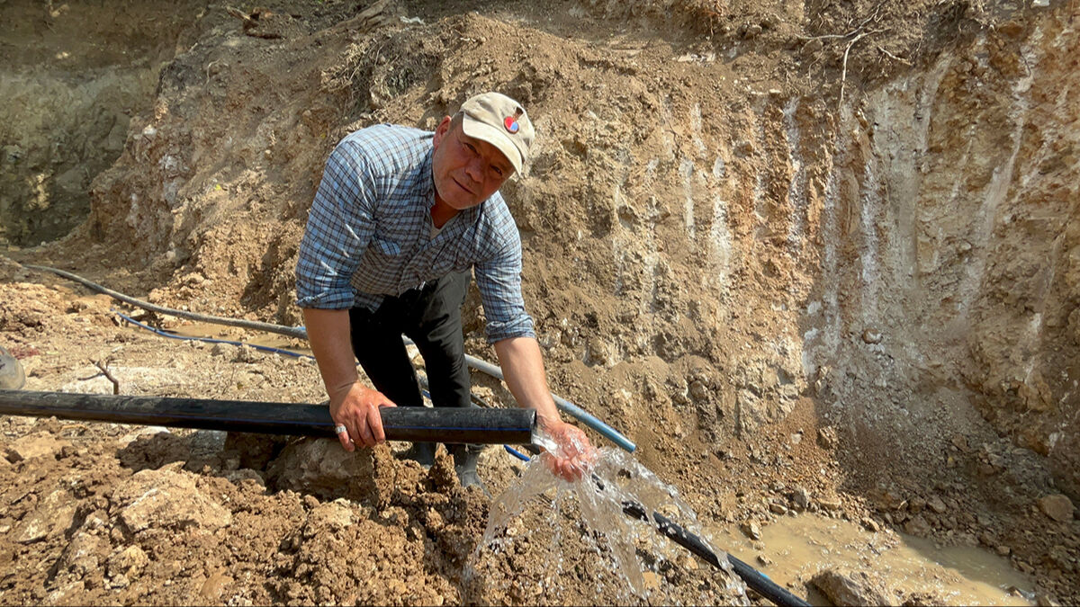 65 yılın en kurak yılında su sevinci! Depremde kuruyan kuyuyu ortaya çıkardılar - 2. Resim