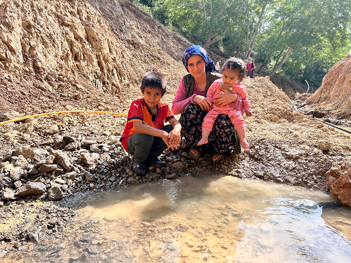 65 yılın en kurak yılında su sevinci! Depremde kuruyan kuyuyu ortaya çıkardılar - 1. Resim