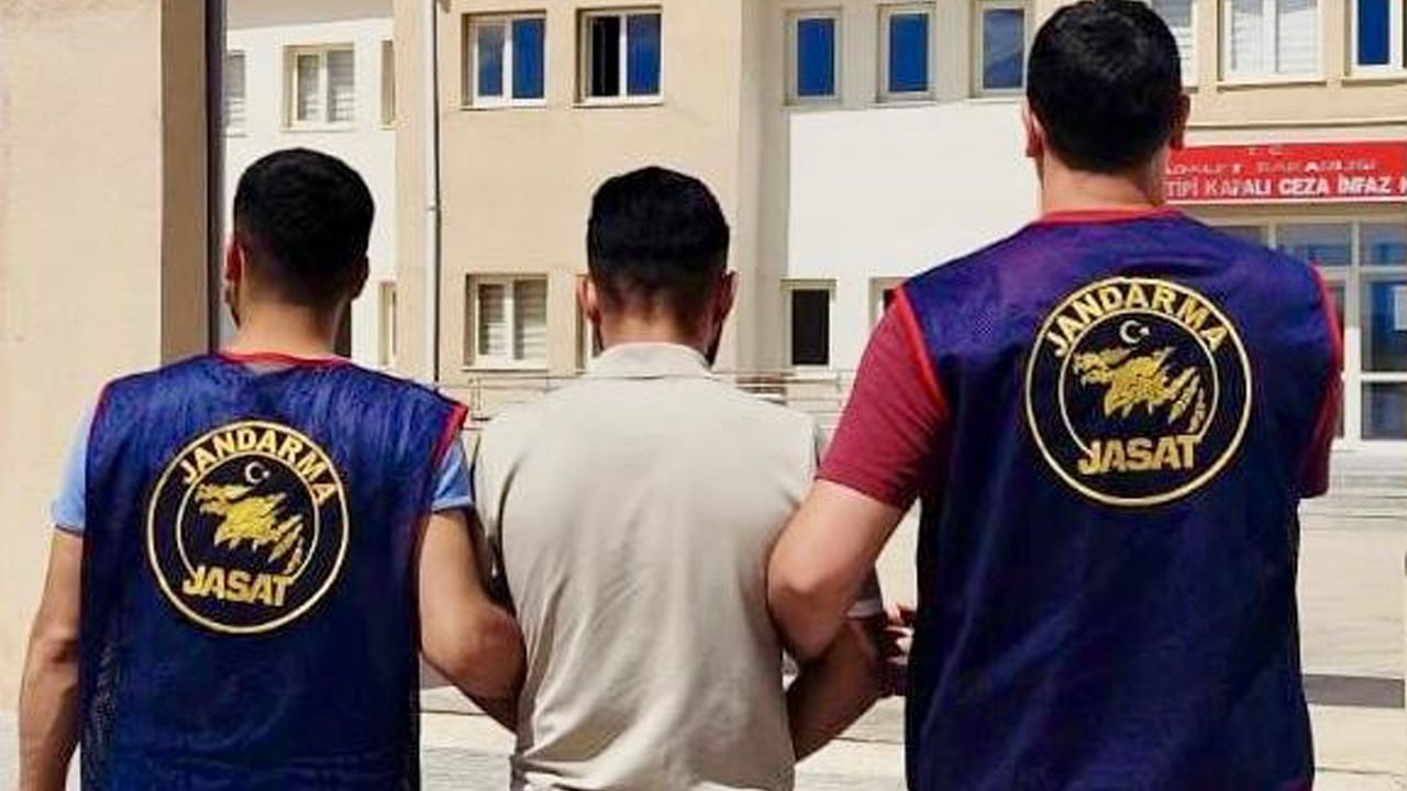 8 yıl 9 ay hapis cezasıyla aranıyordu! Balkondan kaçtı, bodrumda yakalandı 8 yıl 9 ay hapis cezasıyla aranıyordu! Balkondan kaçtı, bodrumda yakalandı