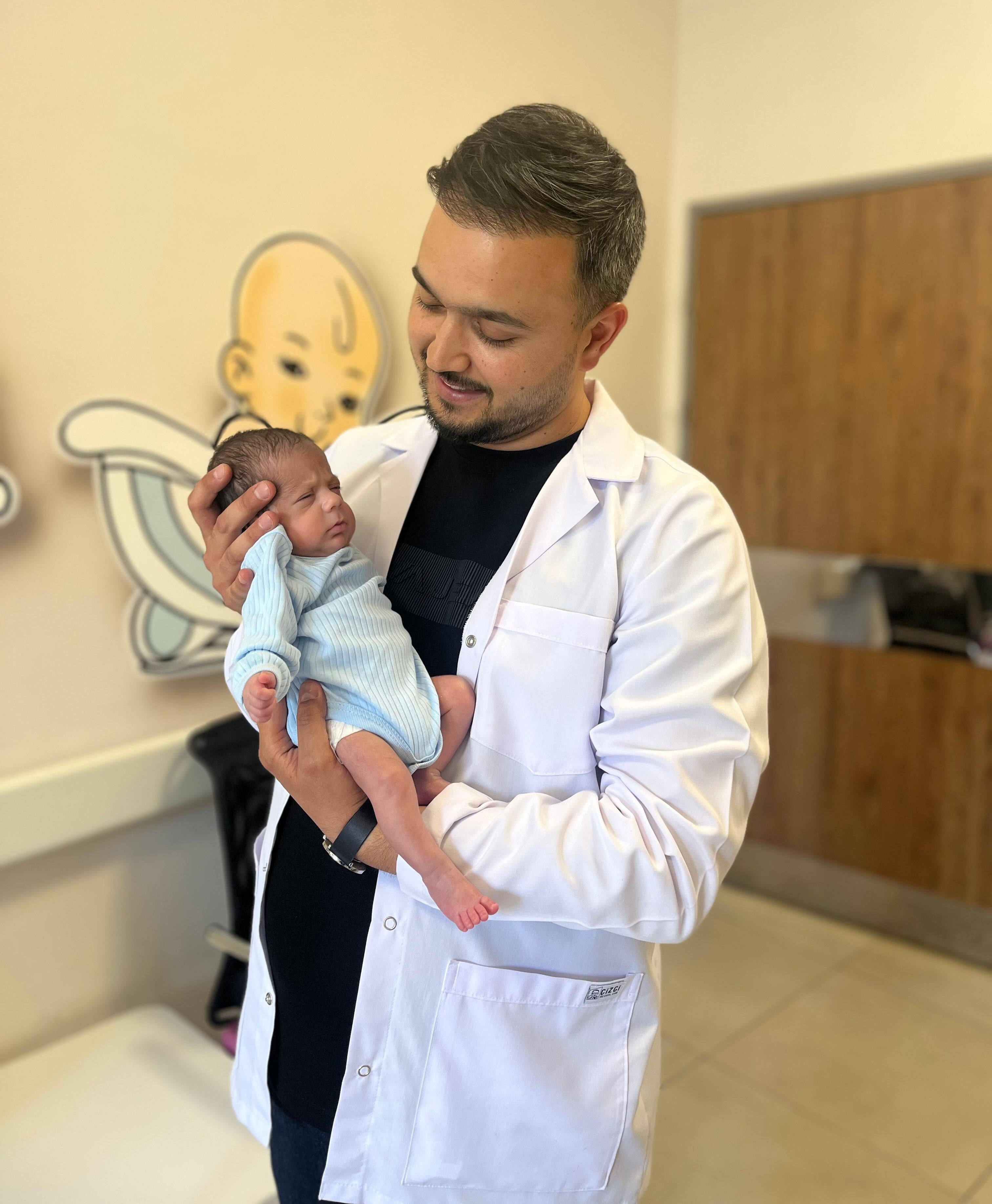 Akciğer filminde şok gerçek! Erken doğan bebeğin karnından mide delinmesi çıktı... - 2. Resim