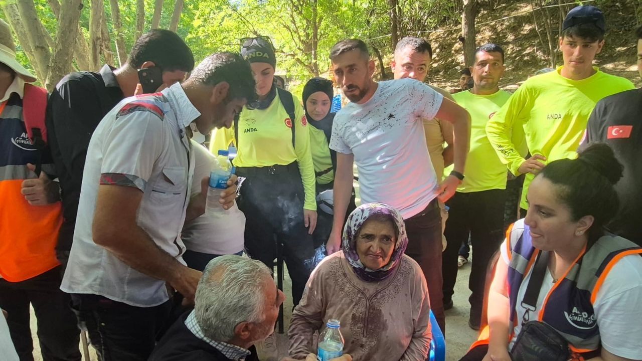 Bölge halkı harekete geçti, ekipler seferber oldu: 3 gündür aranan Fatma Uçma bulundu Bölge halkı harekete geçti, ekipler seferber oldu: 3 gündür aranan Fatma Uçma bulundu