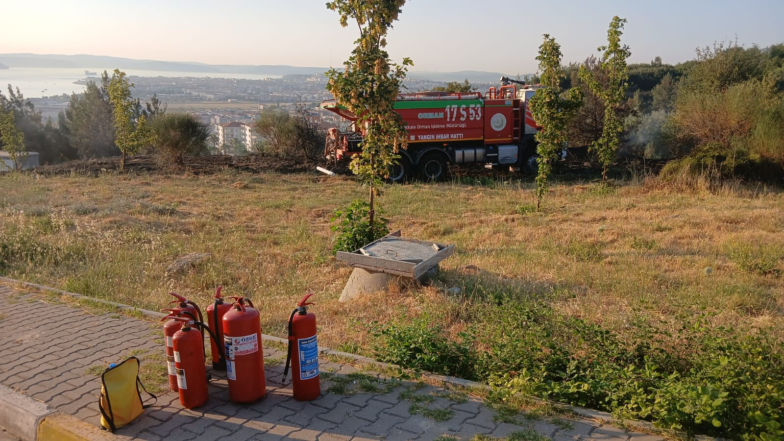 Çanakkale'de üniversite yerleşkesinde yangın paniği! Ekipler teyakkuza geçti, alevler kısa sürede söndürüldü - 1. Resim