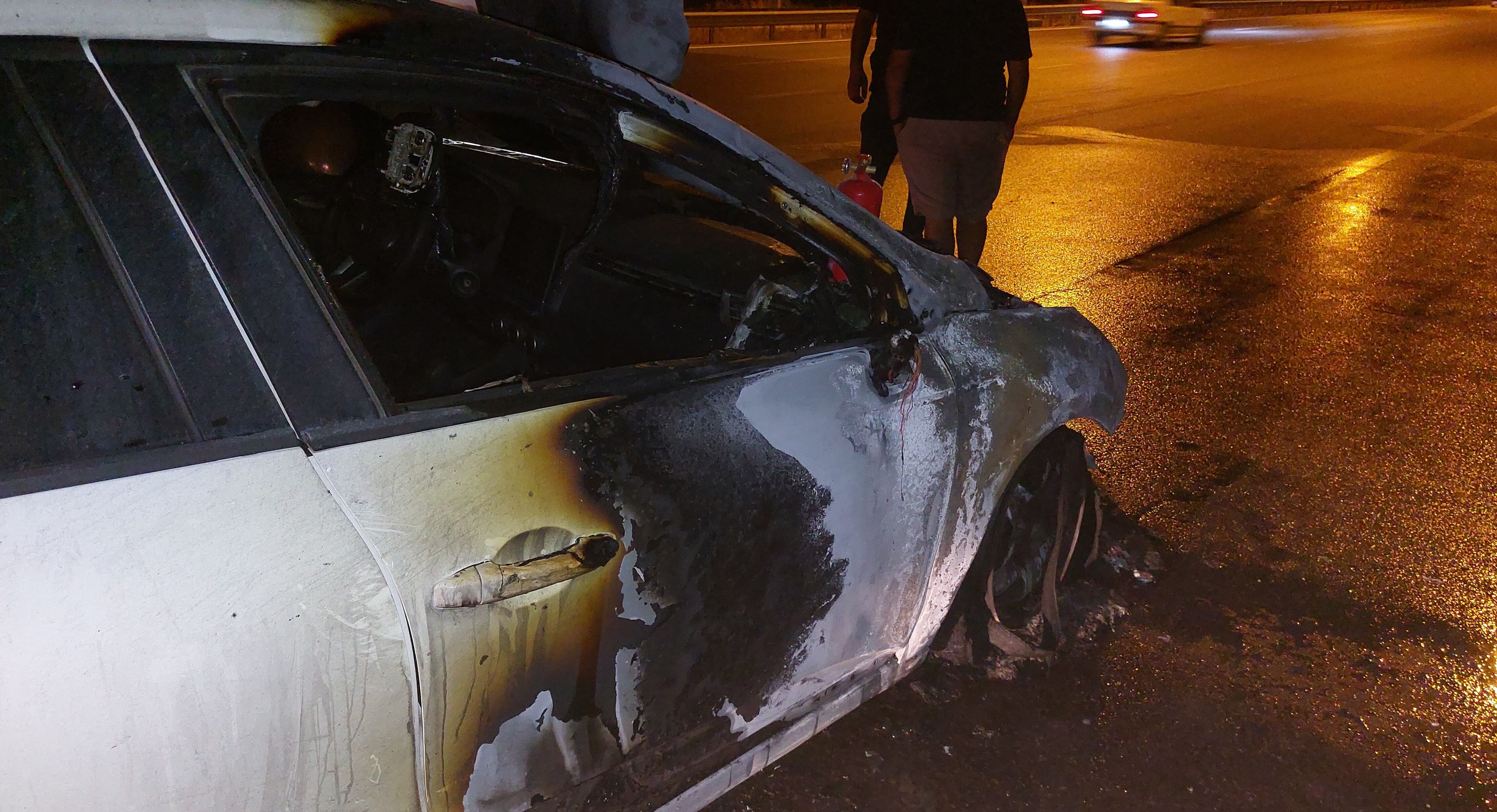 D100'de araç alev alev yandı! Geride kocaman bir hurda kaldı - 2. Resim