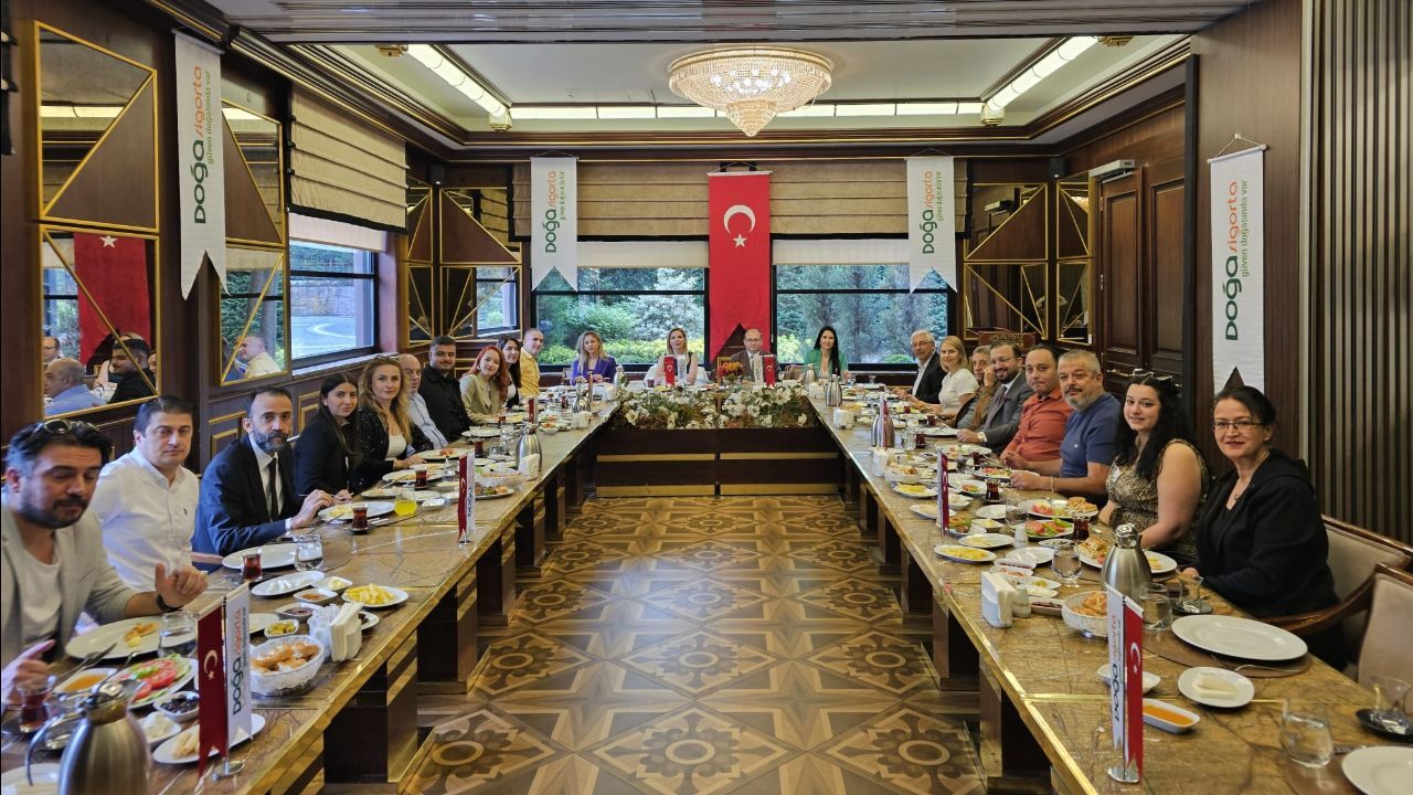 Doğa Sigorta Yönetimi, acenteleri ile geleneksel kahvaltılarında buluşmaya devam ediyor! Doğa Sigorta Yönetimi, acenteleri ile geleneksel kahvaltılarında buluşmaya devam ediyor!