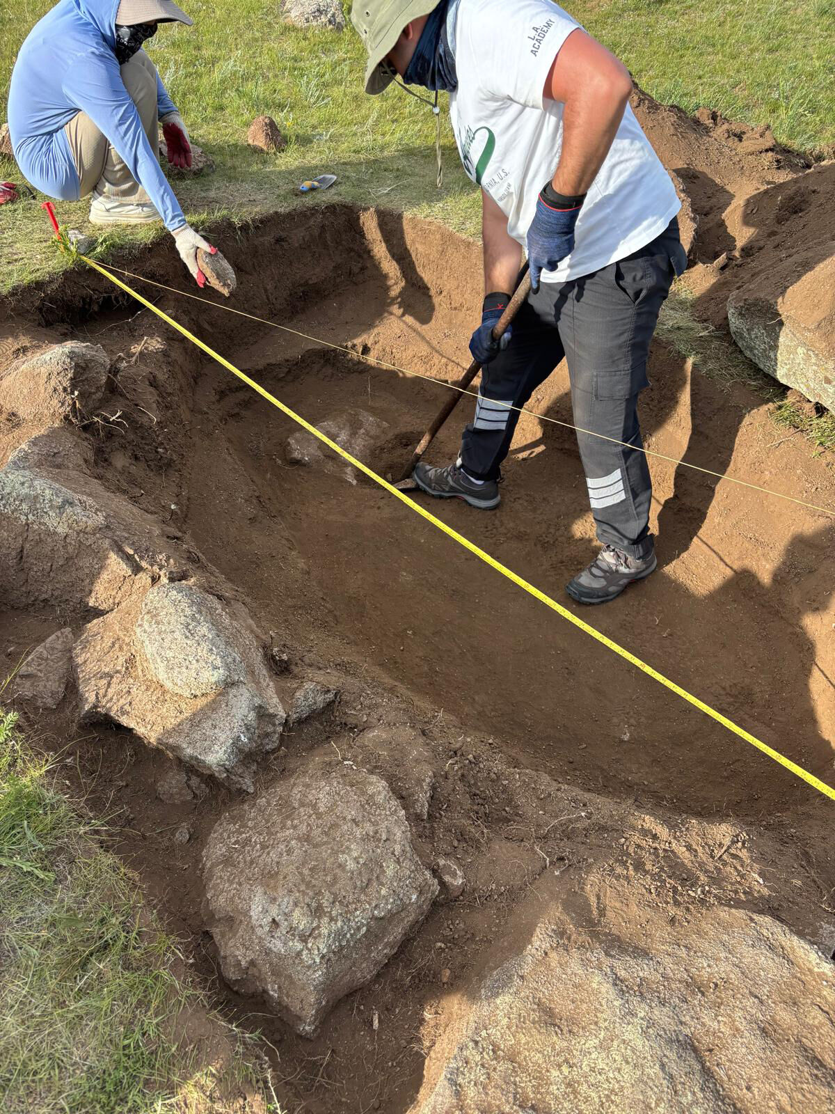 Heyecanlandıran kazılar başladı! Türk araştırmacılar 4 bin yıllık kurganlar için binlerce kilometre gitti - 2. Resim