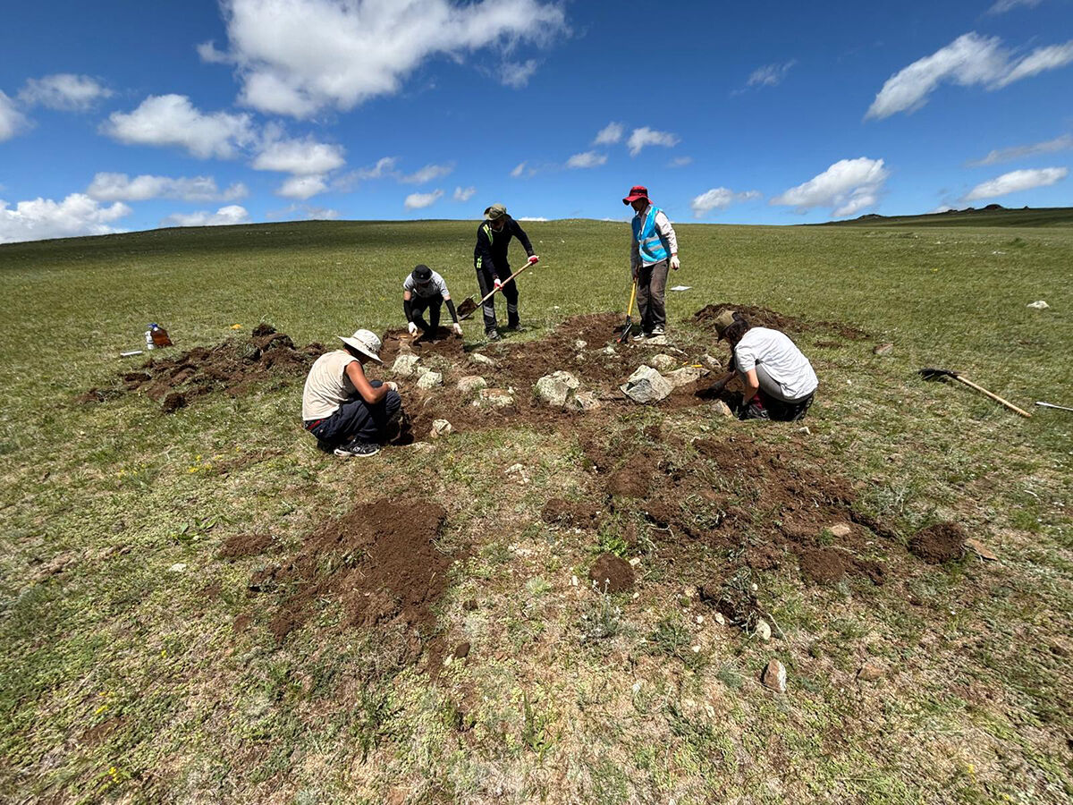 Heyecanlandıran kazılar başladı! Türk araştırmacılar 4 bin yıllık kurganlar için binlerce kilometre gitti - 1. Resim