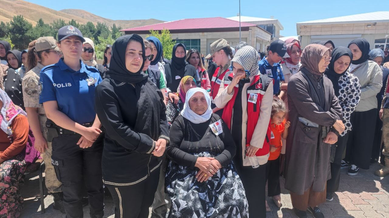 Kahraman askerlerimiz bugün memleketlerinde toprağa verildi