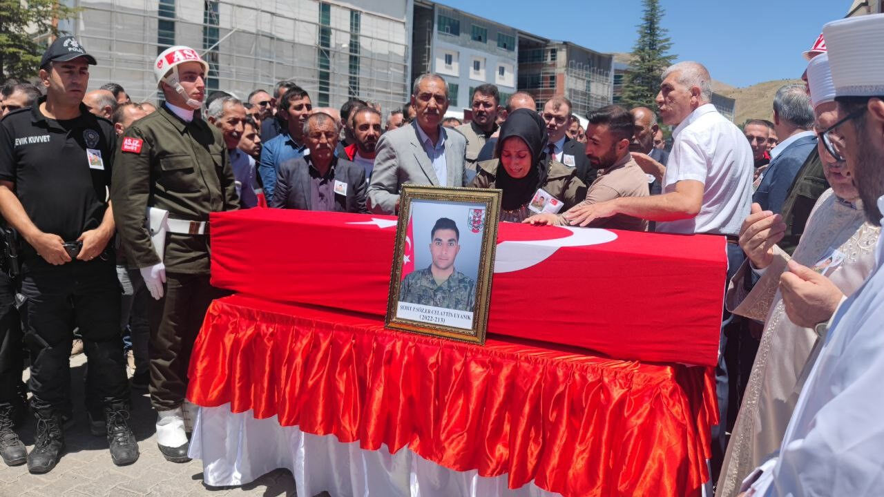Kahraman askerlerimiz bugün memleketlerinde toprağa verildi