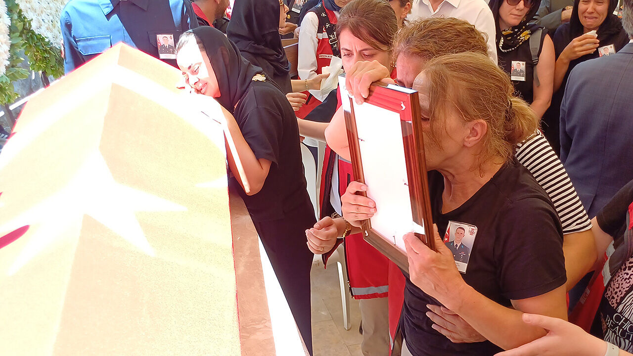 Kahraman askerlerimiz bugün memleketlerinde toprağa verildi