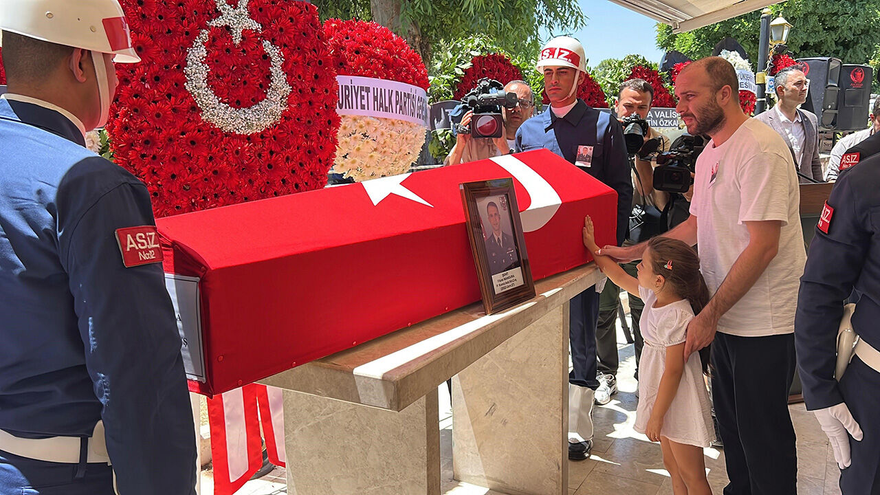 Kahraman şehitler i&ccedil;in memleketlerinde cenaze t&ouml;reni: Şehitlerimiz bug&uuml;n defnediliyor - 5. Resim