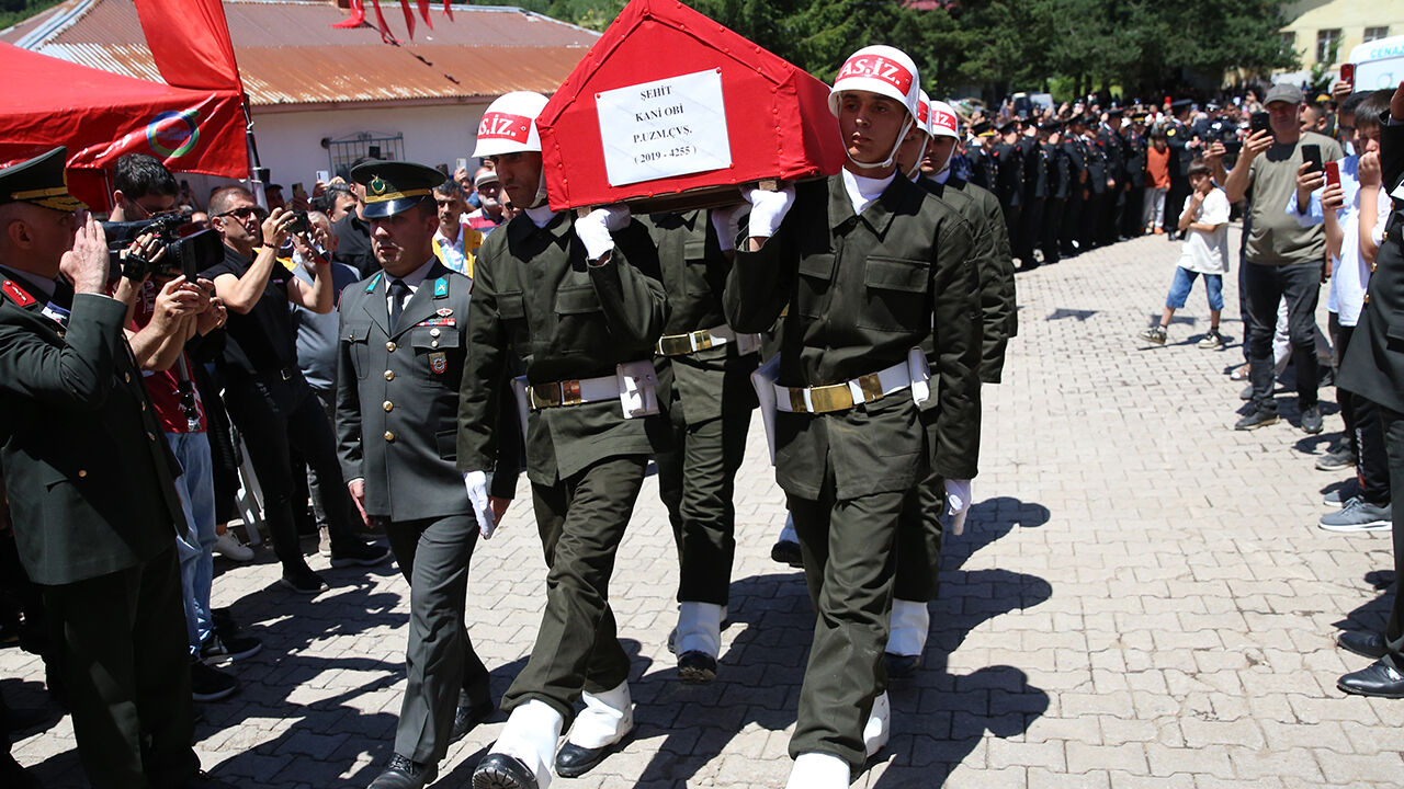 Kahraman askerlerimiz bugün memleketlerinde toprağa verildi