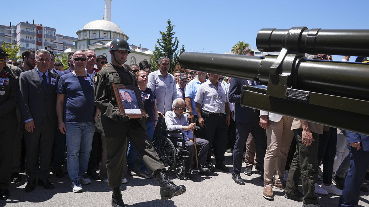 Kahraman şehitler i&ccedil;in memleketlerinde cenaze t&ouml;reni: Şehitlerimiz bug&uuml;n defnediliyor - 4. Resim