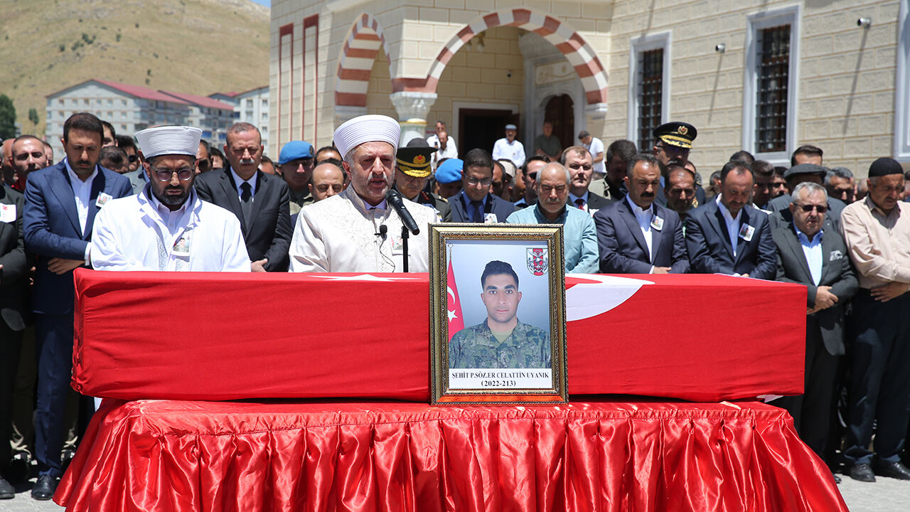 Kahraman şehitler i&ccedil;in memleketlerinde cenaze t&ouml;reni: Şehitlerimiz bug&uuml;n defnediliyor - 20. Resim