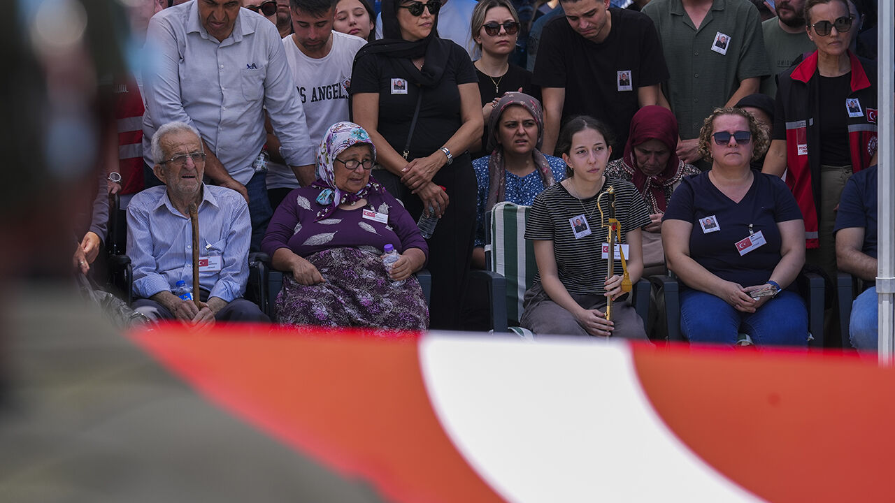 Kahraman şehitler i&ccedil;in memleketlerinde cenaze t&ouml;reni: Şehitlerimiz bug&uuml;n defnediliyor - 3. Resim