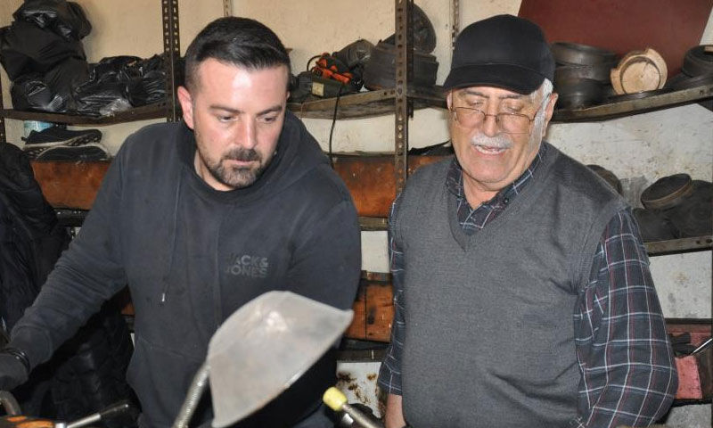 Küçük bir atölye ile başladı! Tam 4 kuşaktır var… Köylülerin imdadına yetişiyorlar - 4. Resim