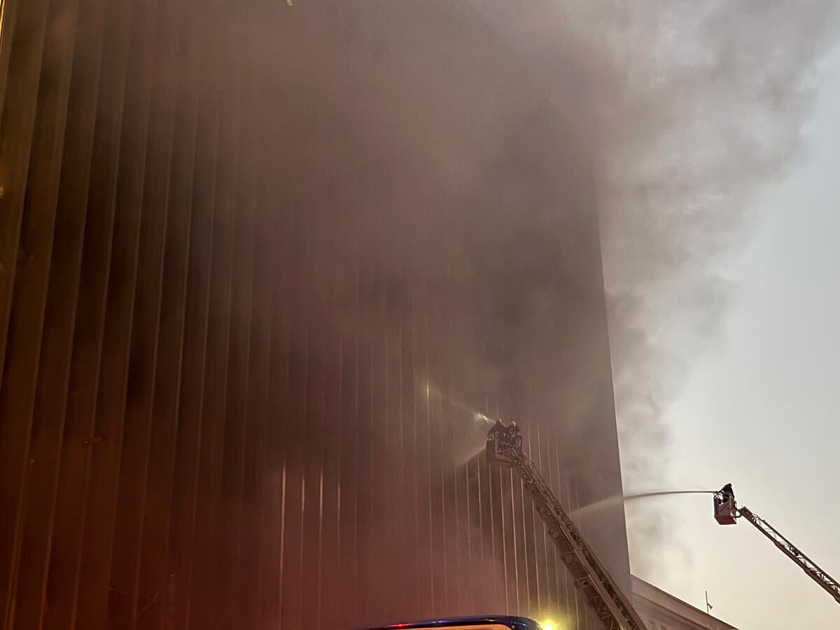 Mısır'da bir iletişim merkezinde yangın çıktı! İnternet kesildi, telefonlar çalışmadı, uçak seferleri aksadı... - 5. Resim