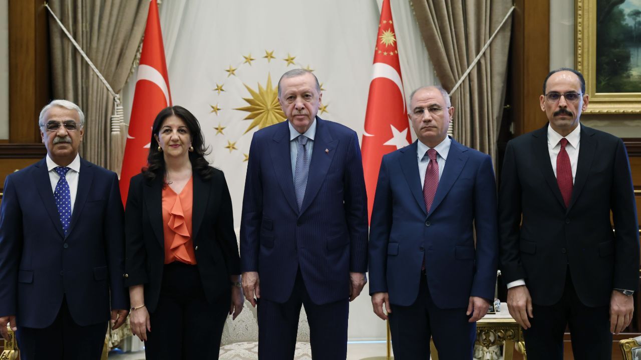 PKK ne zaman silah bırakacak? DEM'li Hatimoğulları tarih verip "Tarihi günlerin şafağındayız" dedi PKK ne zaman silah bırakacak? DEM'li Hatimoğulları tarih verip "Tarihi günlerin şafağındayız" dedi