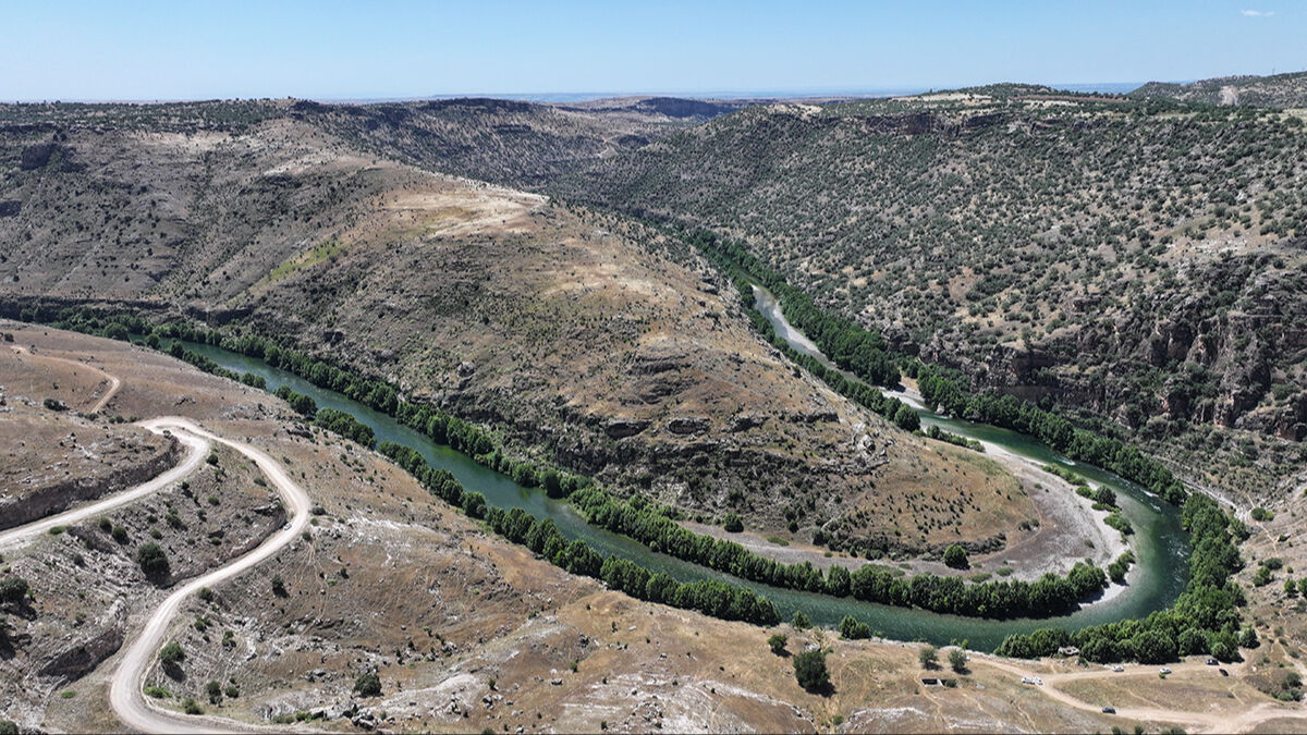 Saklı güzellik görenleri hayran bıraktı! Maldivleri aratmayan baraj gölü yeni gezi rotası oldu Saklı güzellik görenleri hayran bırakıyor! Maldivleri aratmayan baraj gölü ziyaret edenleri ferahlatıyor - 1. Resim