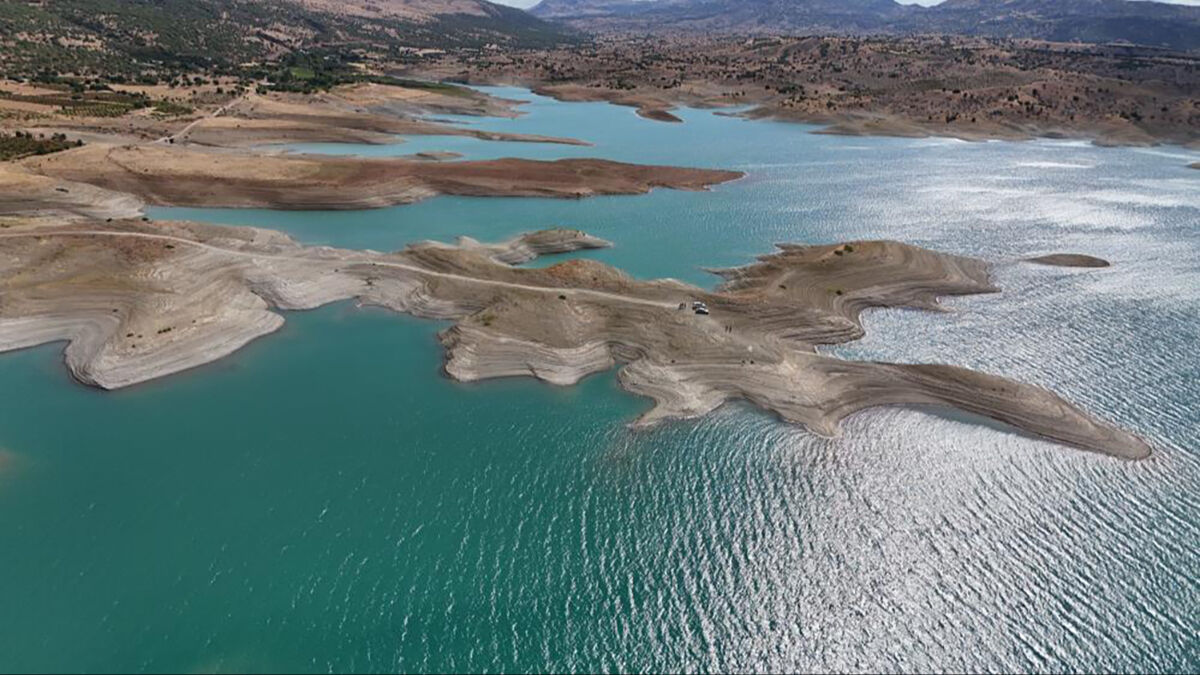 Saklı güzellik görenleri hayran bıraktı! Maldivleri aratmayan baraj gölü yeni gezi rotası oldu Saklı güzellik görenleri hayran bırakıyor! Maldivleri aratmayan baraj gölü ziyaret edenleri ferahlatıyor - 14. Resim