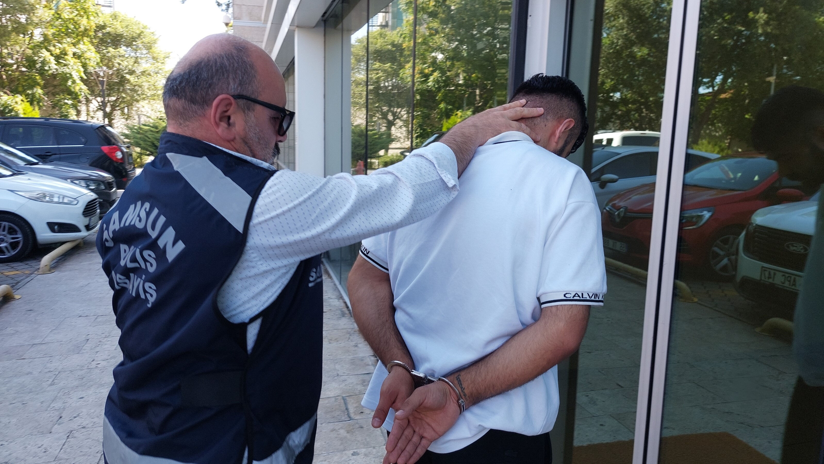 Samsun’da gece yarısı silahlı çatışma! Yaka paça yakalandılar - 3. Resim