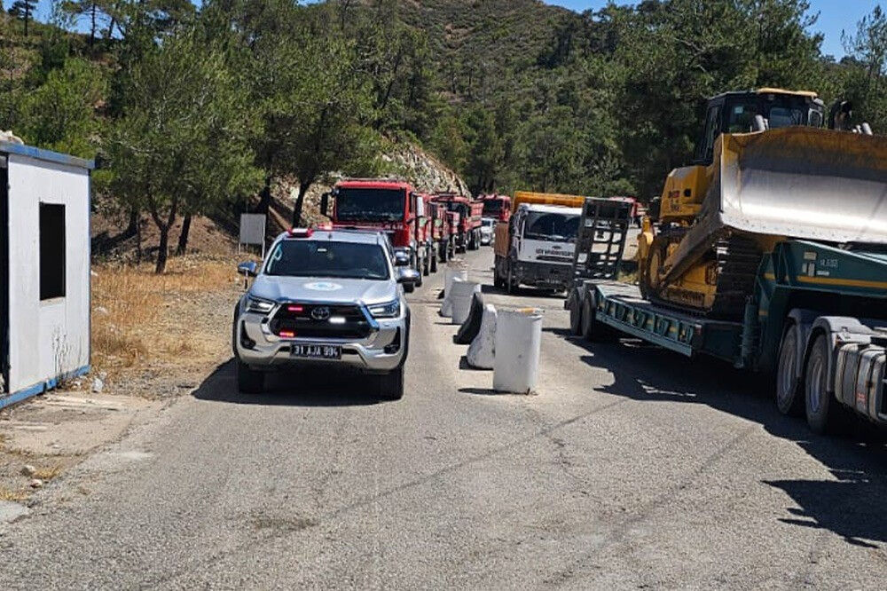 Suriye sınırında orman yangını! Ekipler teyakkuza geçti - 1. Resim