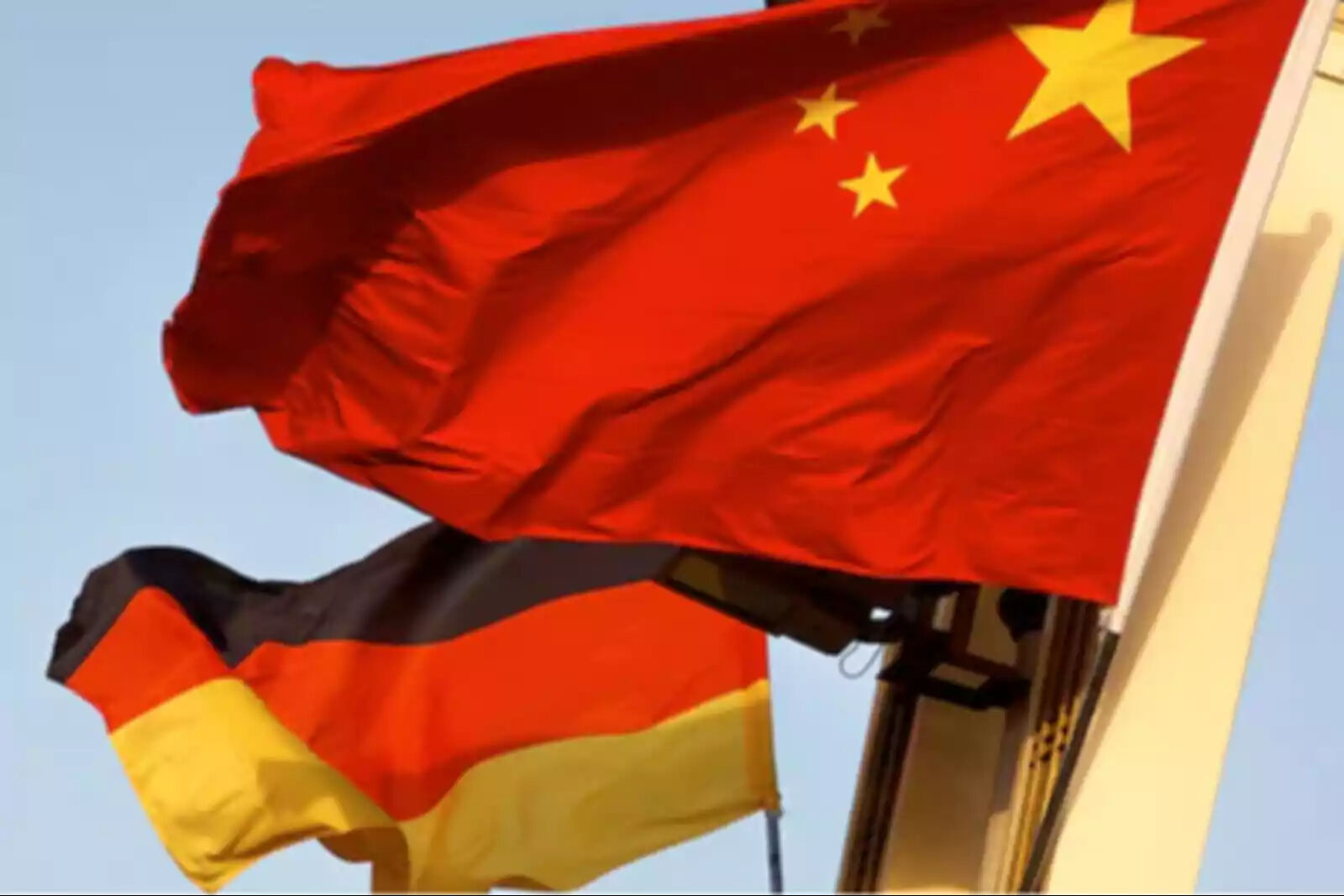 Sürpriz Çin-Almanya gerilimi! Askeri uçağımızı lazerle 