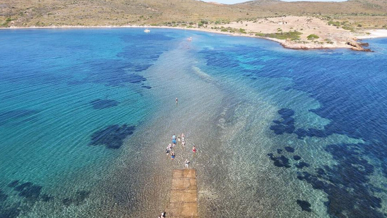 Türkiye'de nadir görülen doğa olayı! Adadan adaya yürüyerek geçtiler - 1. Resim