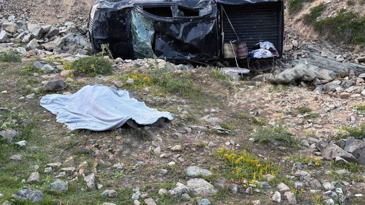 Yayla dönüşü bir aile faciayı yaşadı! Ölü ve yaralılar var Yayla dönüşü bir aile faciayı yaşadı! Ölü ve yaralılar var