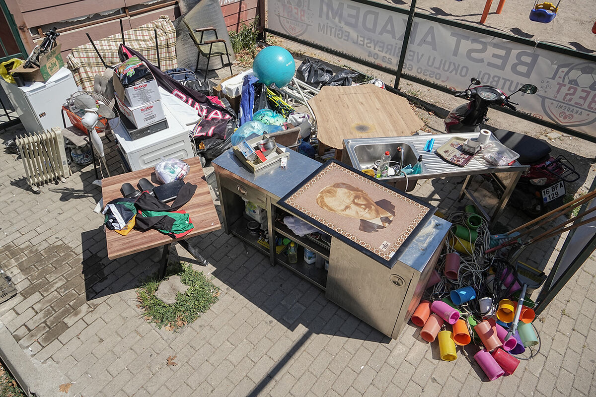 Başkan malzeme nöbeti tutuyor! Apar topar boşaltılan spor kulübü ortada kaldı - 1. Resim