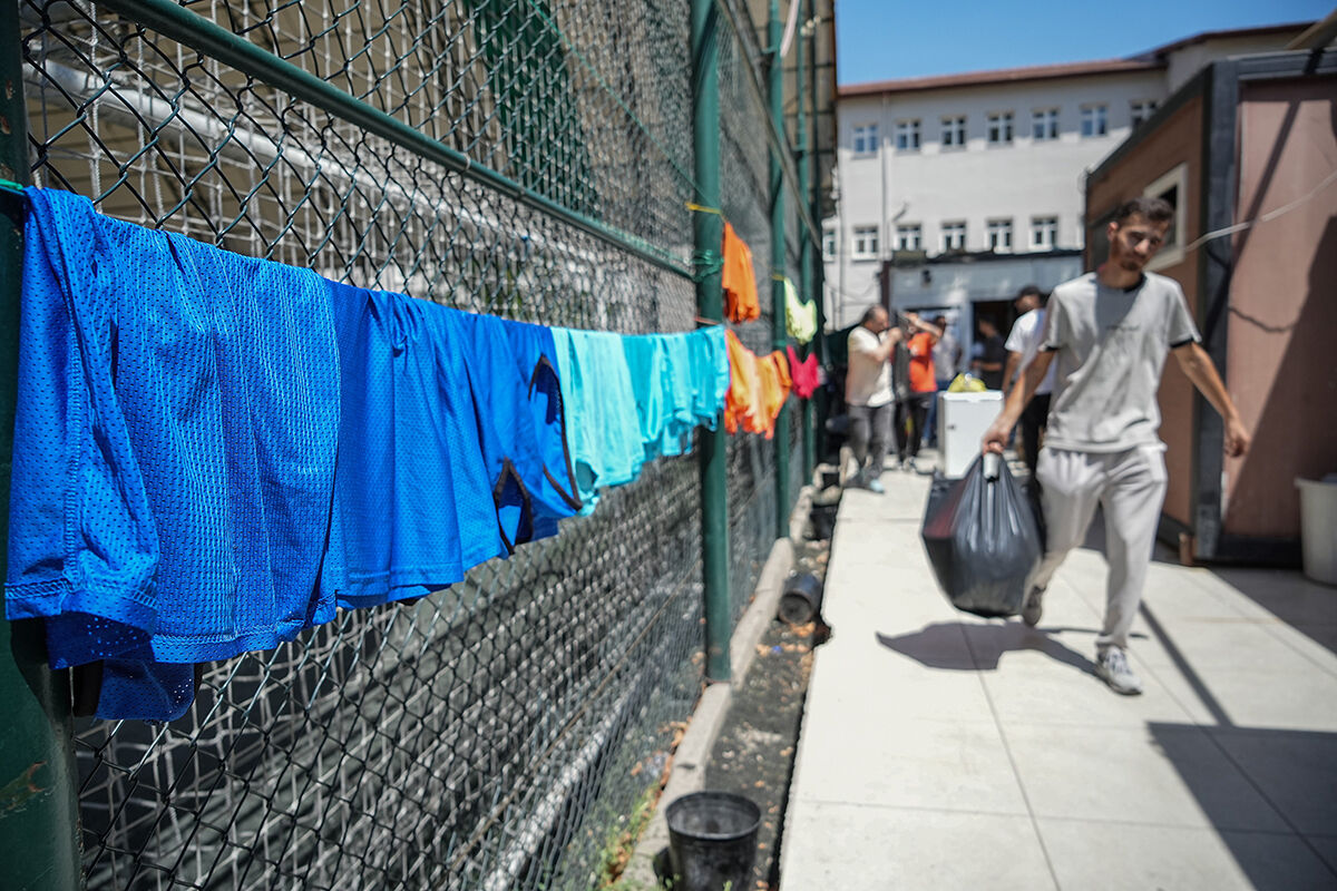 Başkan malzeme nöbeti tutuyor! Apar topar boşaltılan spor kulübü ortada kaldı - 5. Resim