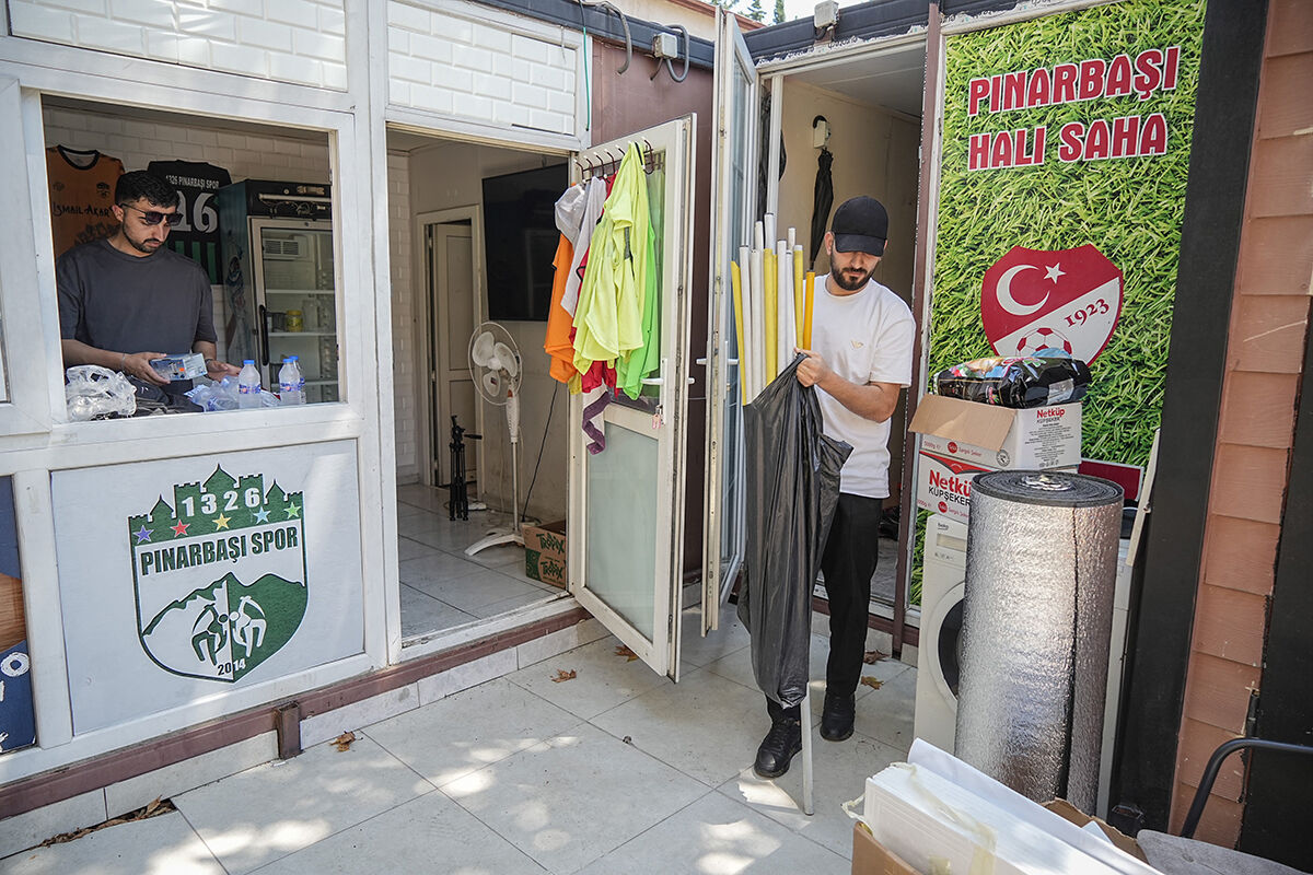 Başkan malzeme nöbeti tutuyor! Apar topar boşaltılan spor kulübü ortada kaldı - 2. Resim