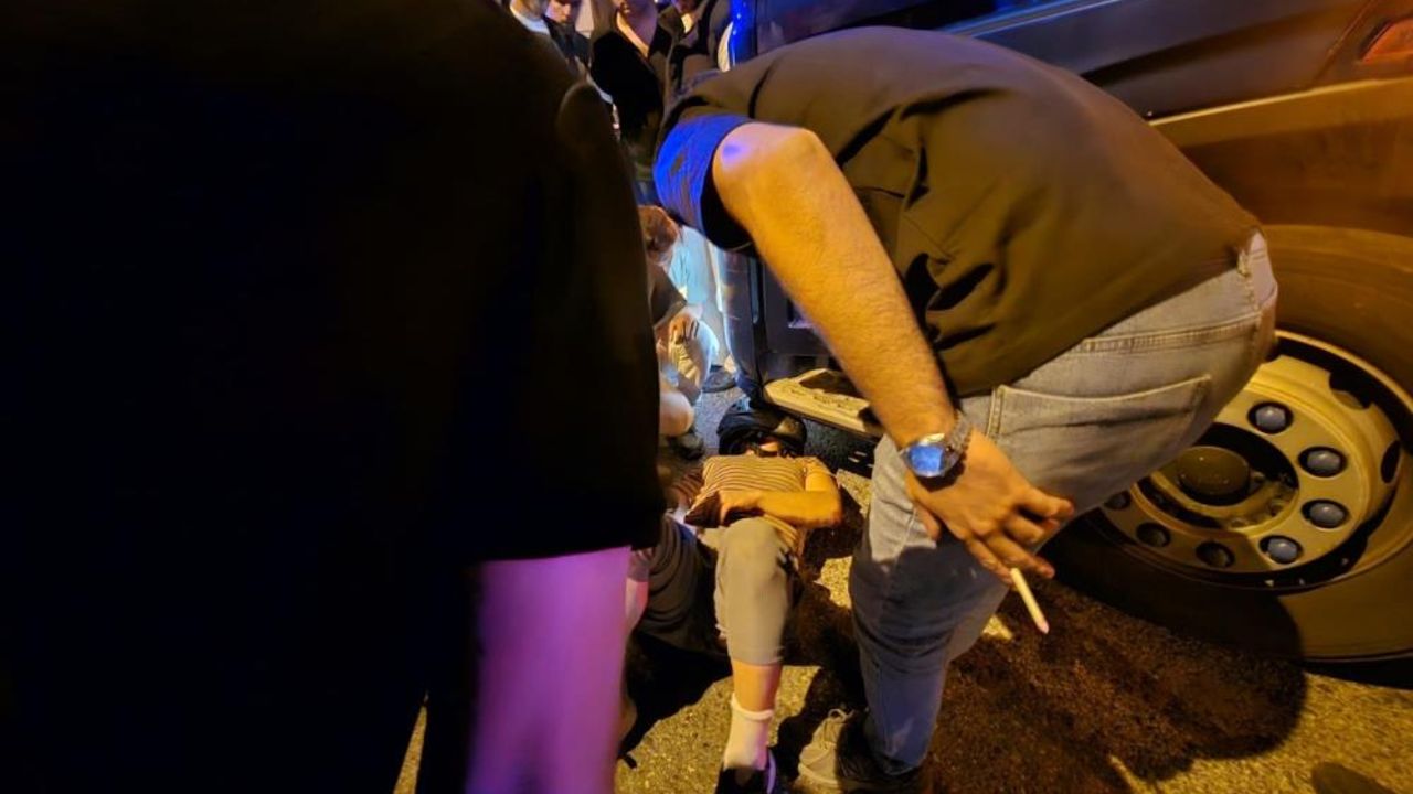 Bursa'da korkunç kaza! Kafası tırın altında sıkıştı, kurtarıldı... Bursa'da korkunç kaza! Kafası tırın altında sıkıştı, kurtarıldı...