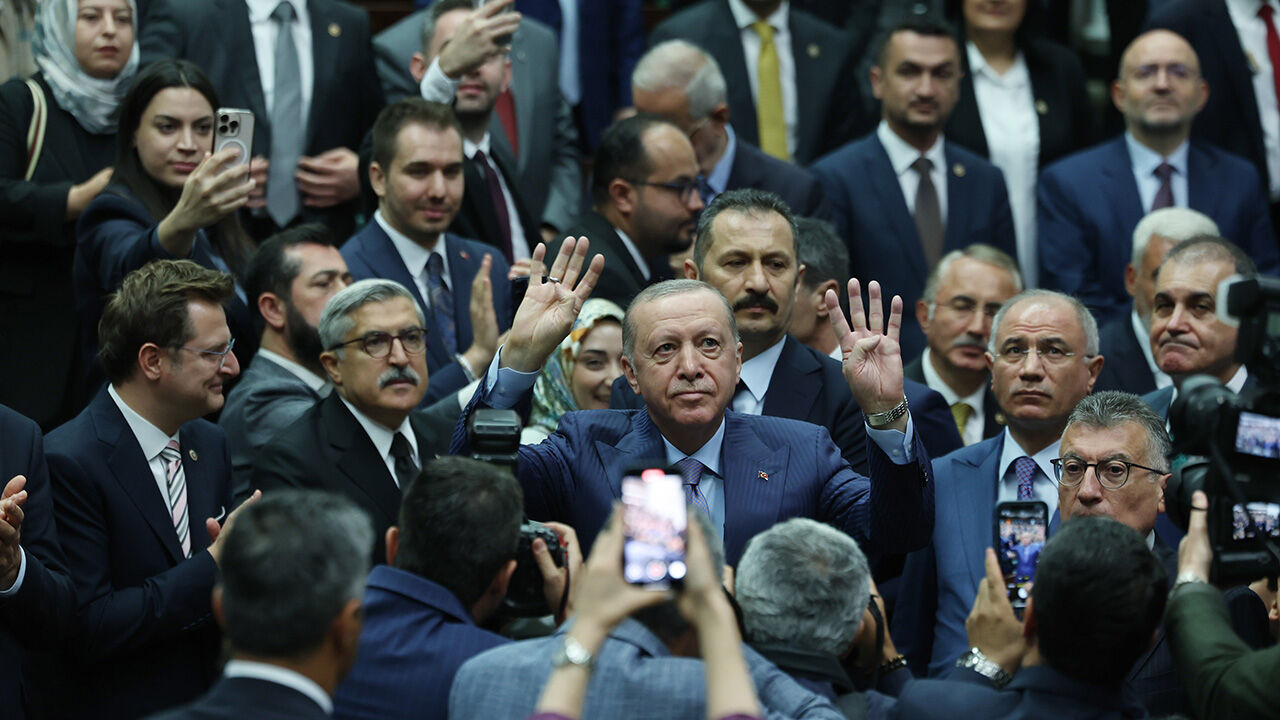 Erdoğan'dan Özgür Özel'e: CHP'nin en son kurbanı baklava oldu - 1. Resim