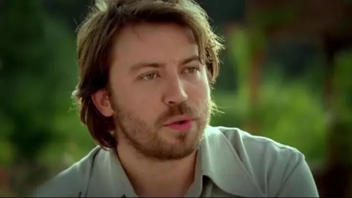 Evlilik yolunda ilk adımı attılar! Oyuncu Tolga Güleç, ünlü sunucuyla nişanlandı - 2. Resim