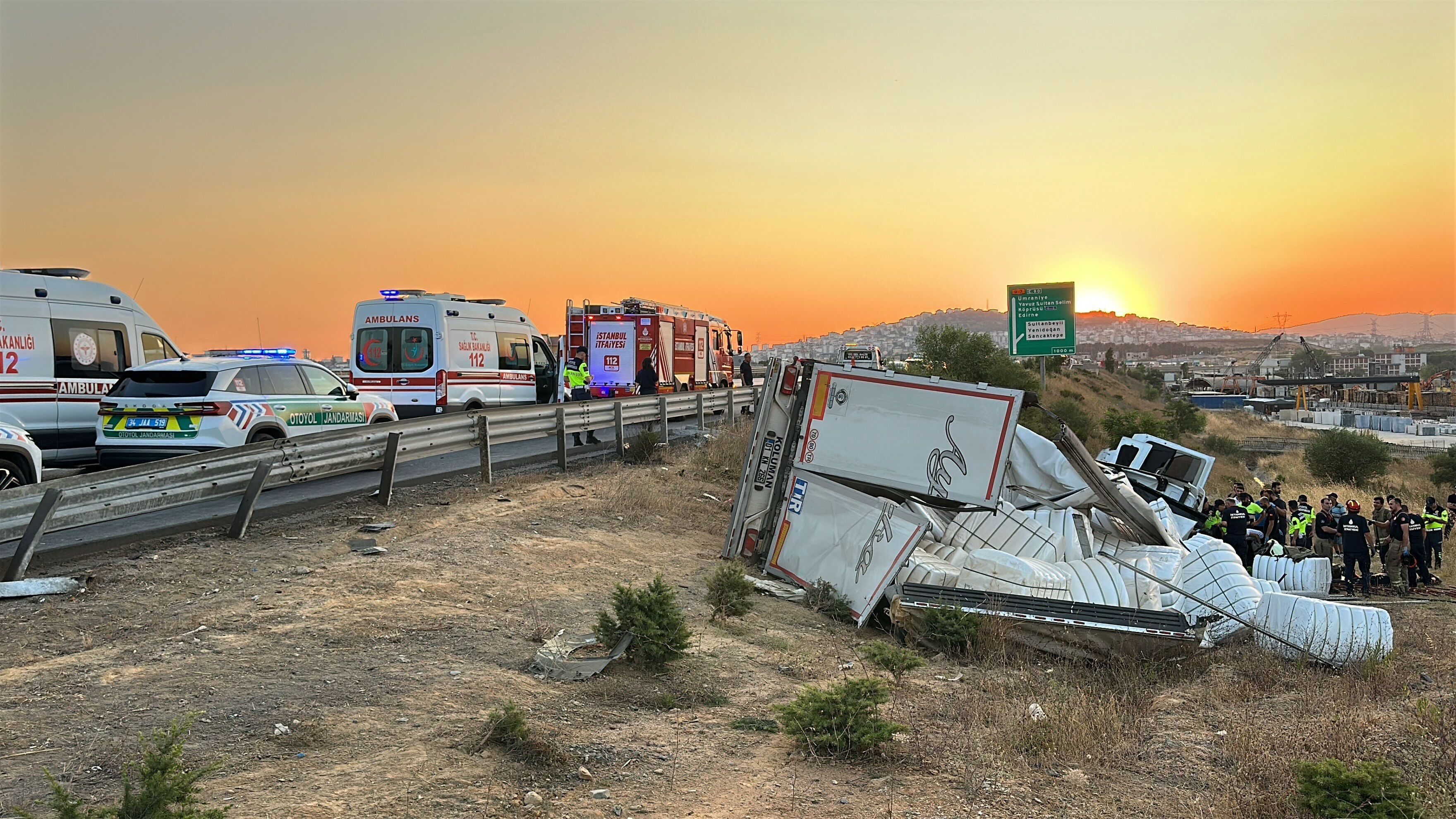 Feci Kaza! Kuzey Marmara'da tır devrildi, bilanço ağır - 1. Resim