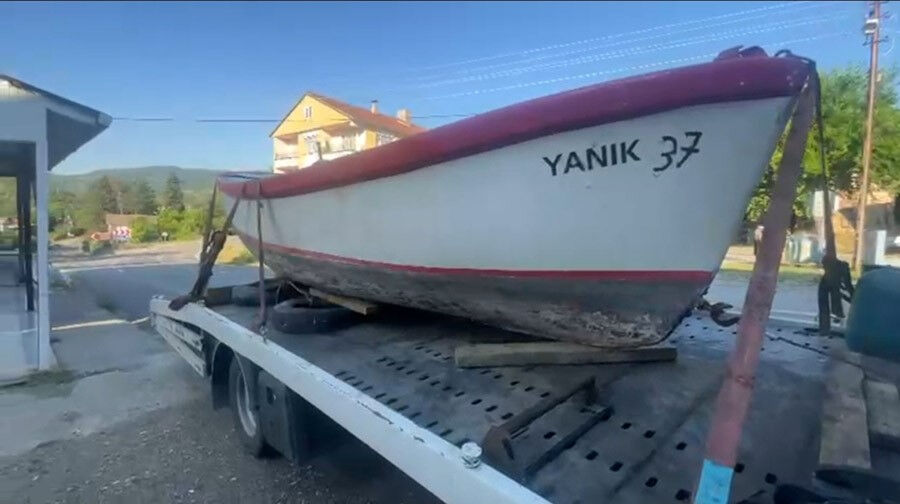 Karayolunda ilginç görüntü! Bir bakan bir daha baktı: Kimse anlam veremedi... - 1. Resim