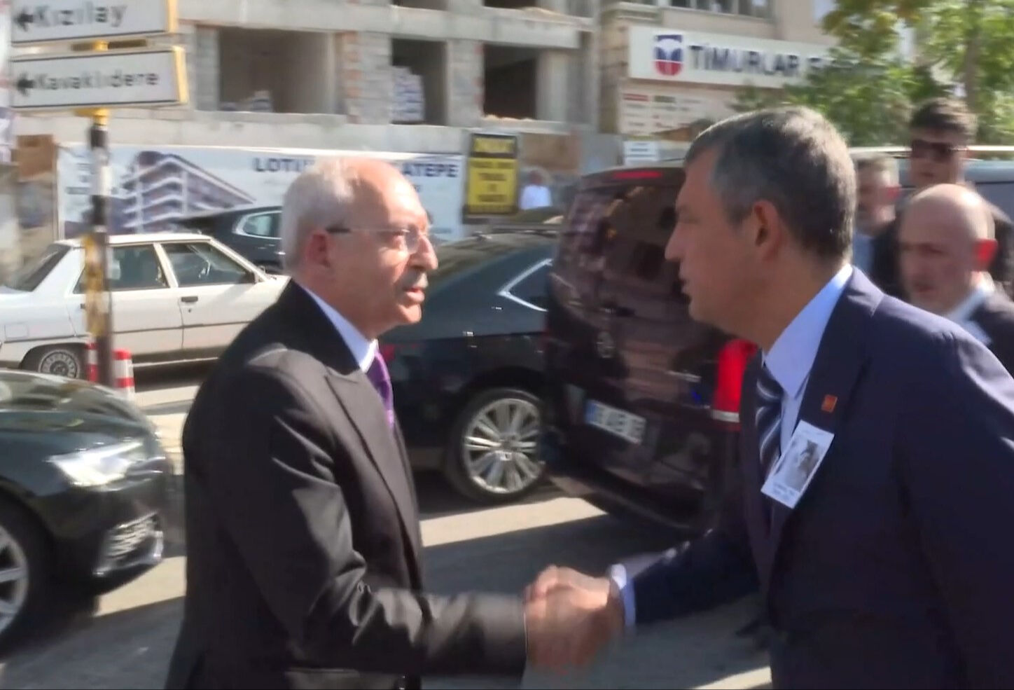 Kılıçdaroğlu ve Özel cenazede buluştu! Gerginlik dikkatlerden kaçmadı - 3. Resim