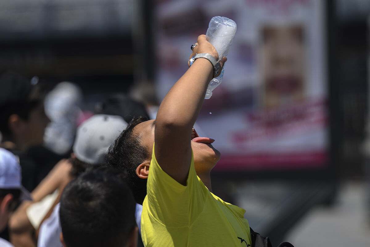 Sıcaktan bunalan Boğaz'a kendi bıraktı! Termometreler zirveyi gördü - 4. Resim