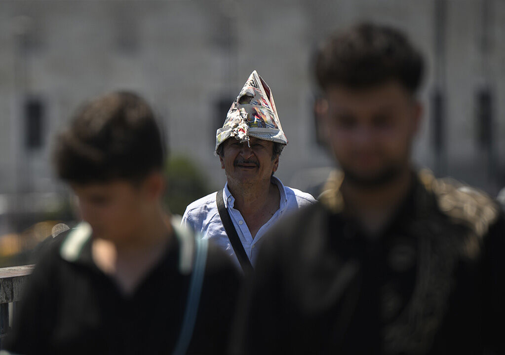 Sıcaktan bunalan Boğaz'a kendi bıraktı! Termometreler zirveyi gördü - 3. Resim